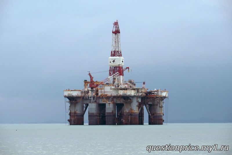 Цены на нефть корректируются с трехлетних максимумов, в фокусе − динамика доллара